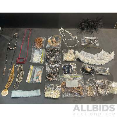 Assorted of Custume Jewellery Inclued Necklace ,Earring ,Bracelet and More