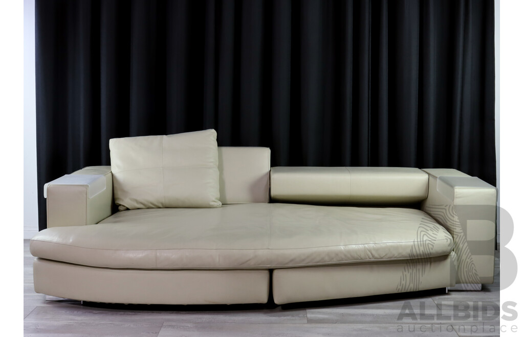 Molteni & C Leather Sofa by Hannes Wettstein