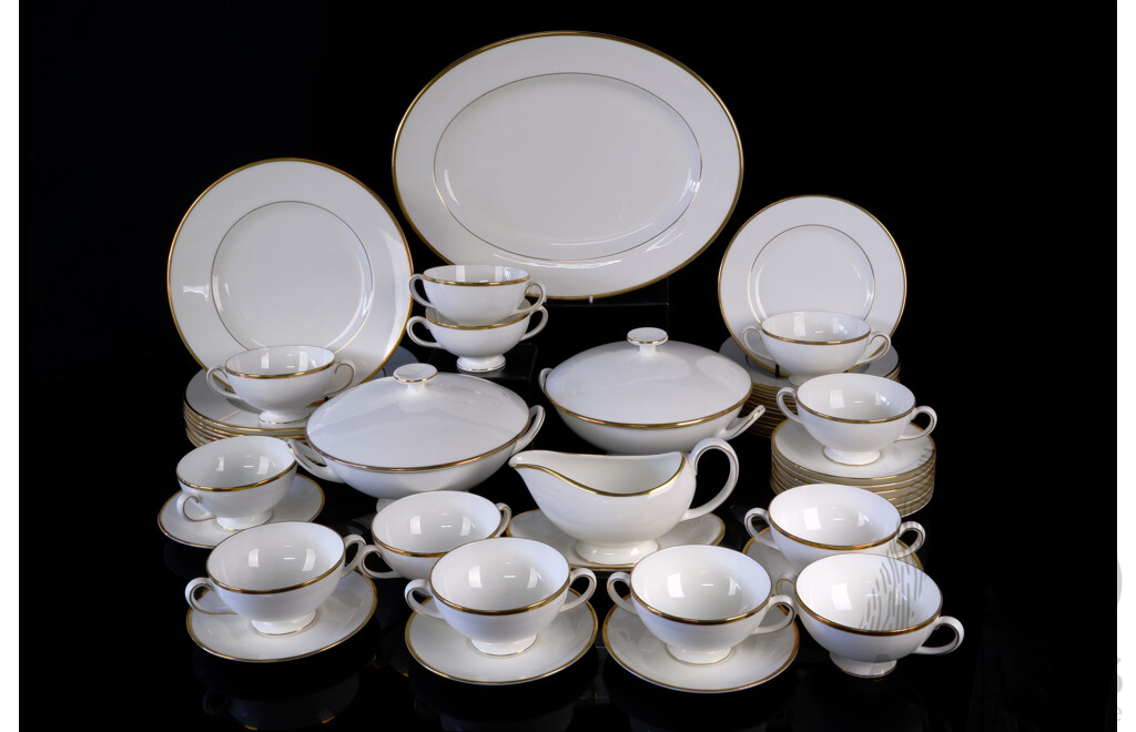 Wedgwood Porcelain 94 Piece Dinner Service in California Pattern