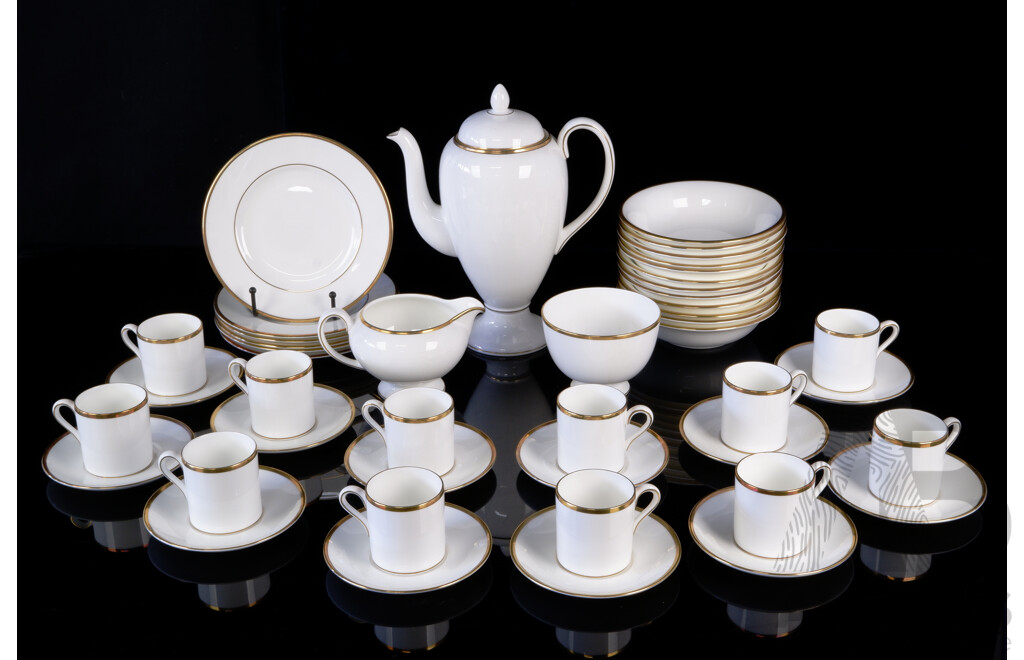 Wedgwood Porcelain 94 Piece Dinner Service in California Pattern