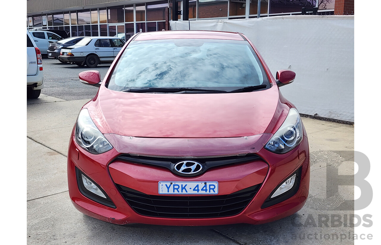 9/2013 Hyundai i30 SR GD MY14 5d Hatchback Red 2.0L