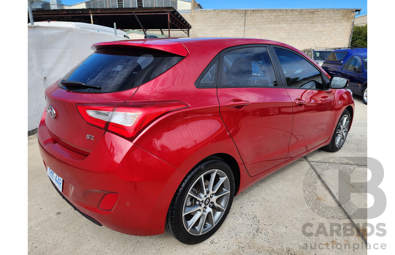 9/2013 Hyundai i30 SR GD MY14 5d Hatchback Red 2.0L