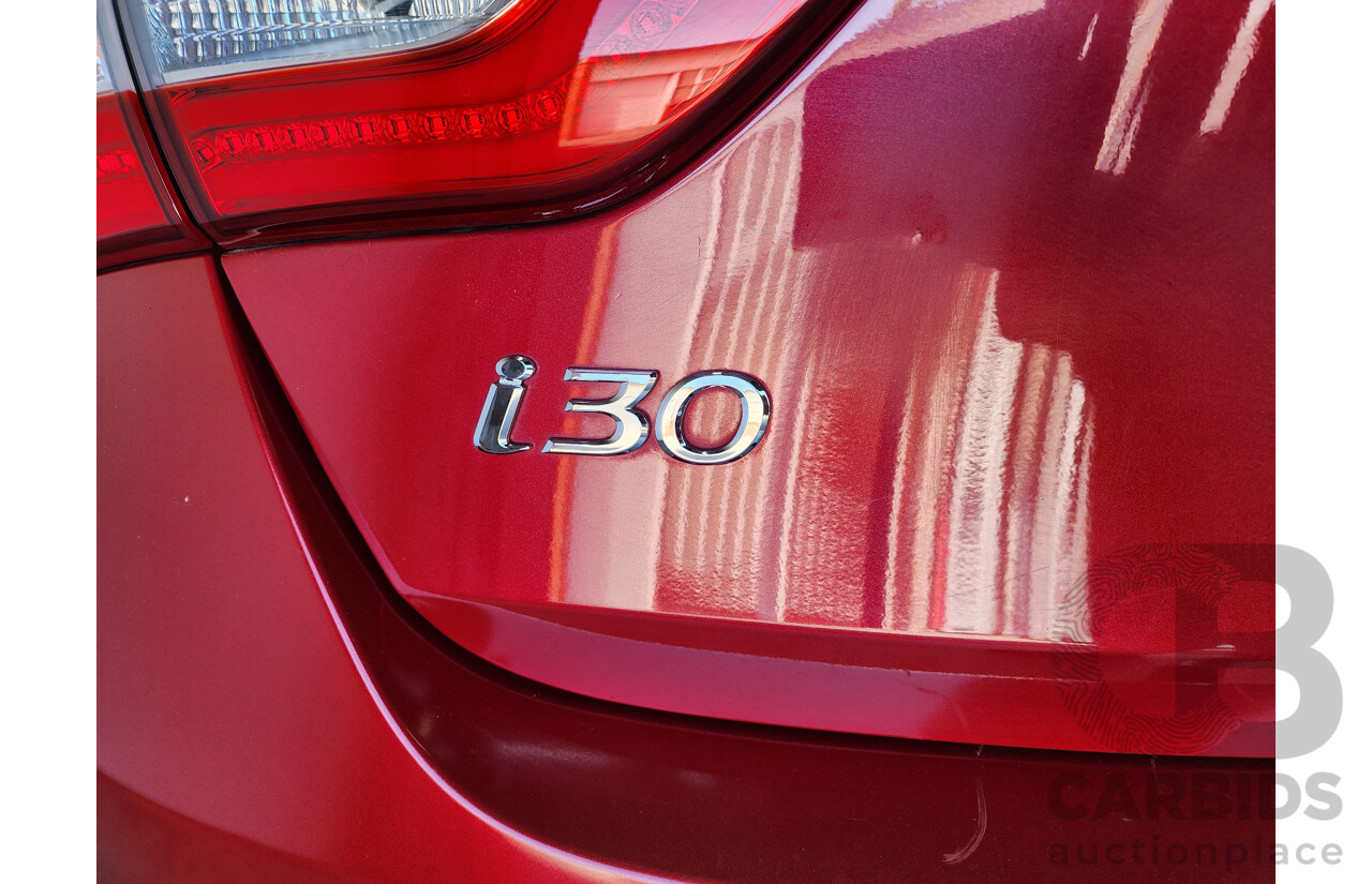 9/2013 Hyundai i30 SR GD MY14 5d Hatchback Red 2.0L