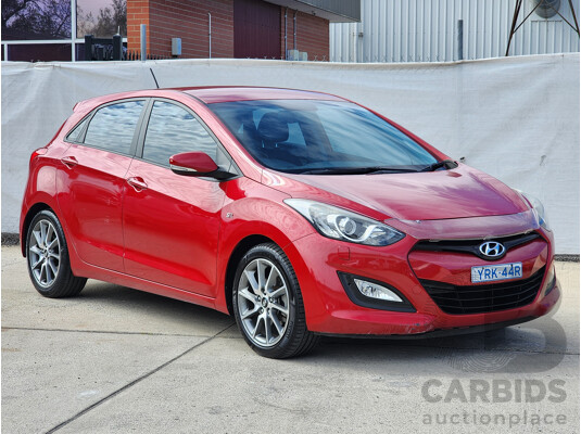 9/2013 Hyundai i30 SR GD MY14 5d Hatchback Red 2.0L