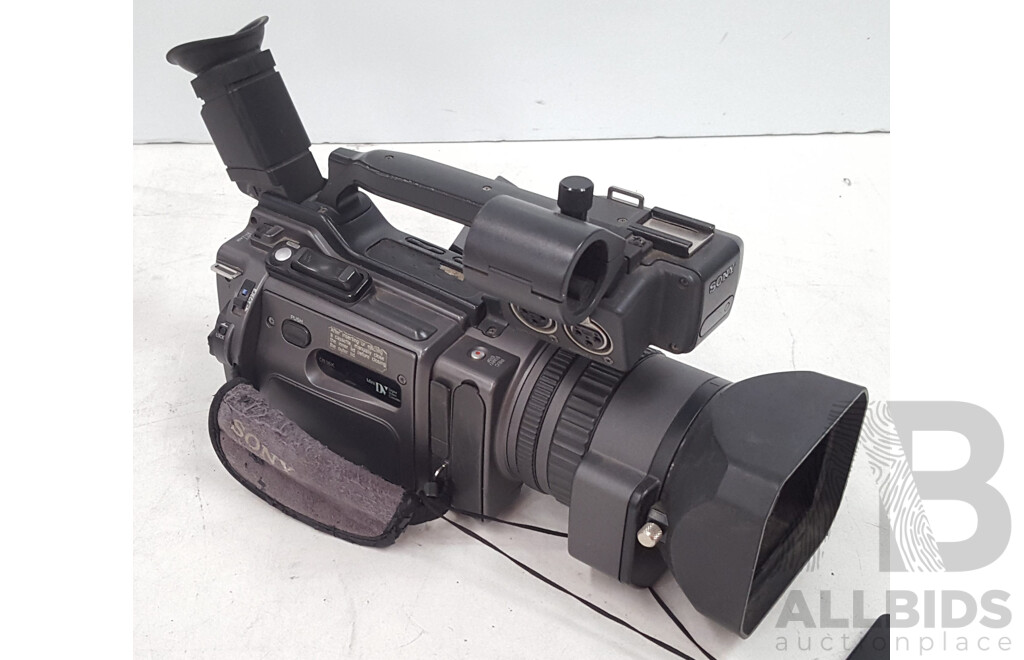 Sony (DSR-PD150P) Digital Camcorder