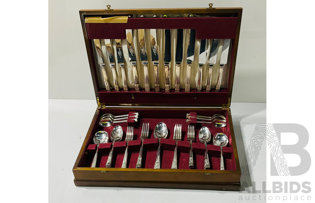 Vintage Wosleys Silver Plate 44 Piece Flatwear Set in Wooden Canteen