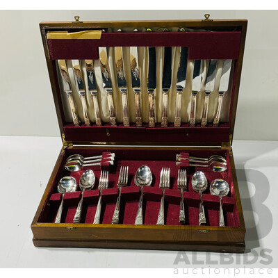 Vintage Wosleys Silver Plate 44 Piece Flatwear Set in Wooden Canteen