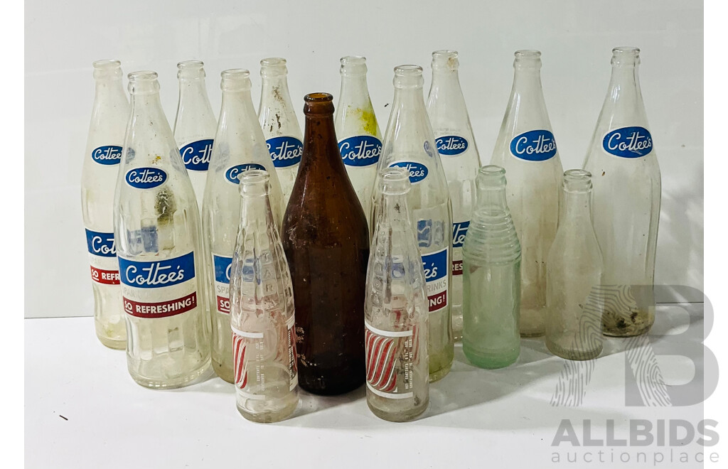 Great Collection Vintage Australian Soft Drink Bottles Including Ten Cottees Passiona Pyro Ceramic Label Examples of Various Ages, Two Smaller Tarax Examples and More