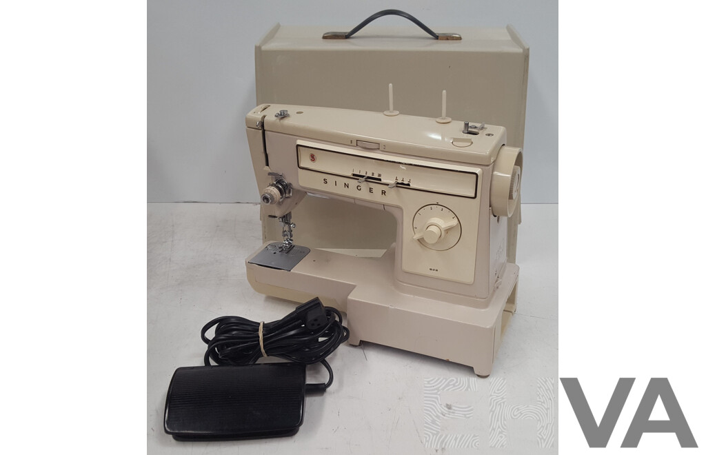 Singer 522 Sewing Machine w/ Pedal