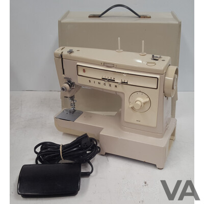 Singer 522 Sewing Machine w/ Pedal