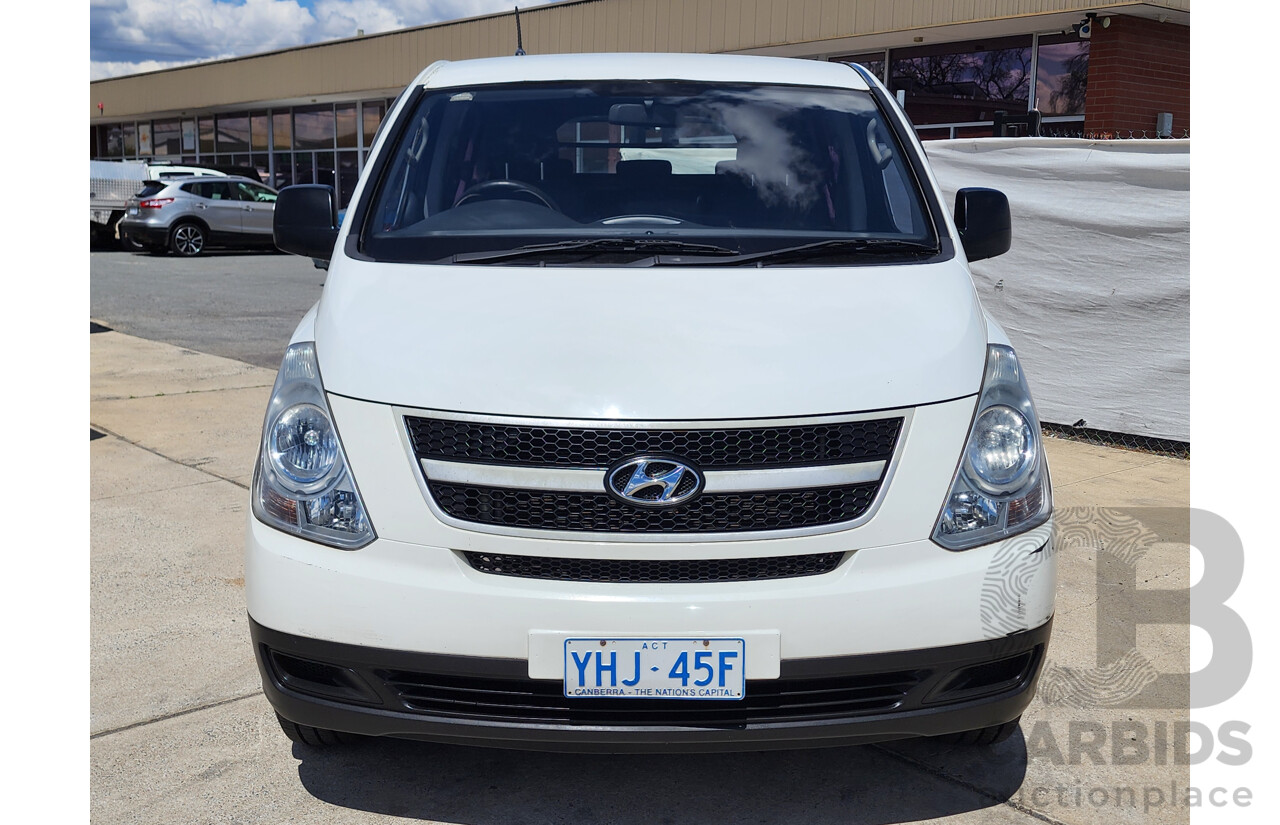 5/2010 Hyundai Iload CREW TQ 4d Van White 2.4L