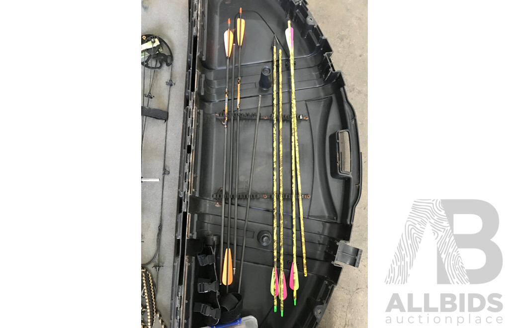 Oztreme Compound Bow Set with Pillarlock Hard Bow Case