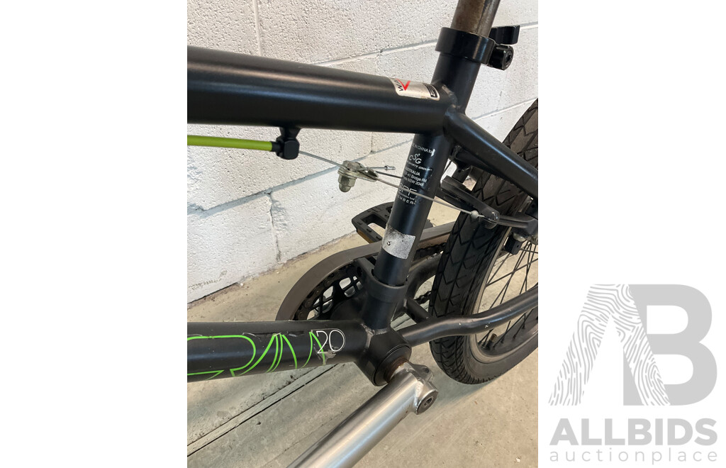 MONGOOSE Program 20 BMX Bike Black & Green (49cm Frame)