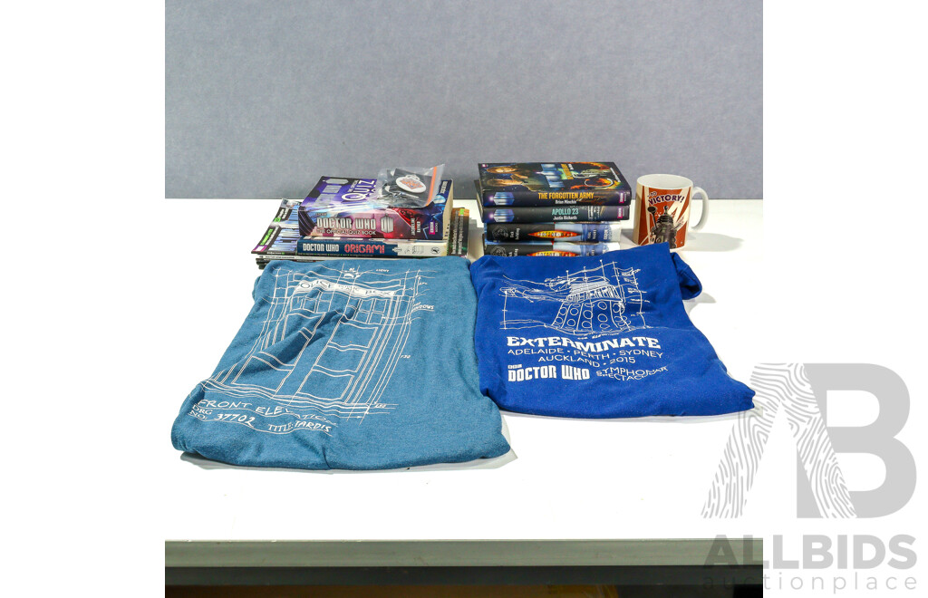 Great Collection Dr Who Memorabilia Including Books, Buttons, Two Official T Shirts, Mug and More