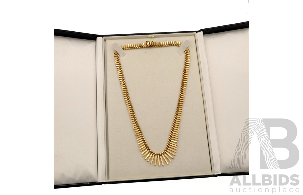 9ct Cleopatra Style Fringed Necklace, 40cm, 26.85 Grams