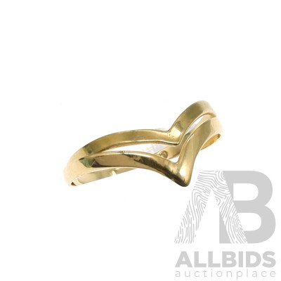 9ct (2) Fitted V Shaped Yellow Gold Flat Profile Rings, Size Q, 1.80 Grams