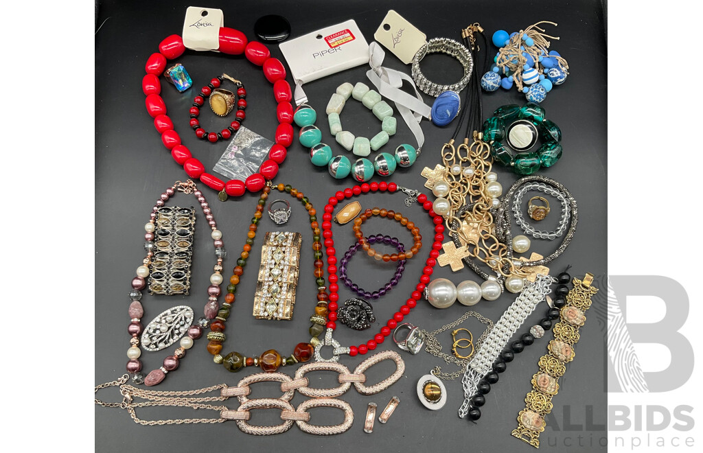 Costume Jewellery Collection Including Necklaces, Rings and Bracelets - Lot of 35