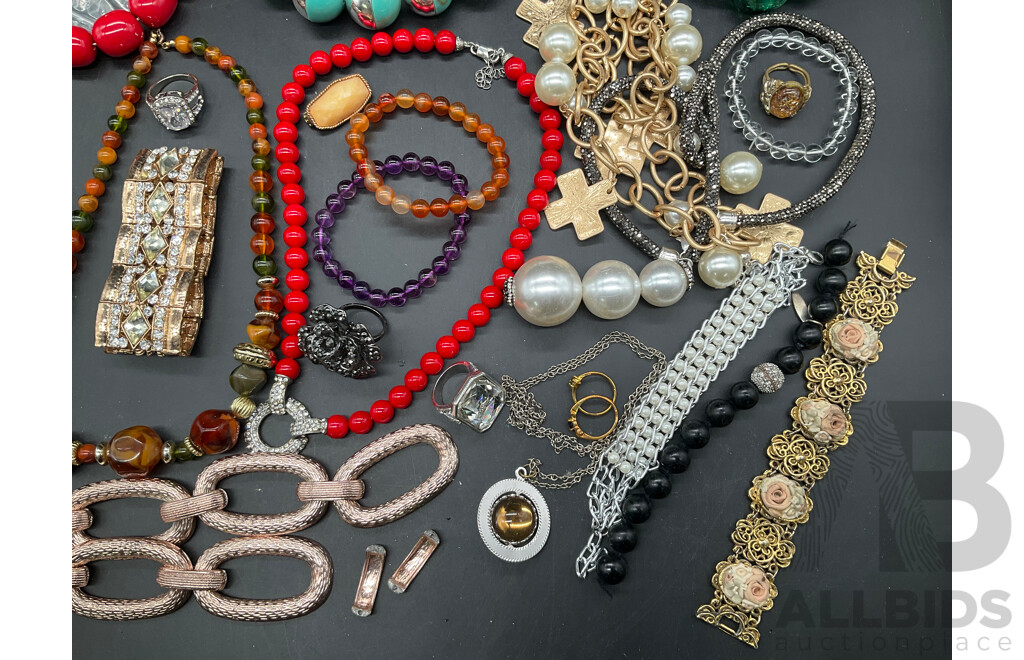 Costume Jewellery Collection Including Necklaces, Rings and Bracelets - Lot of 35