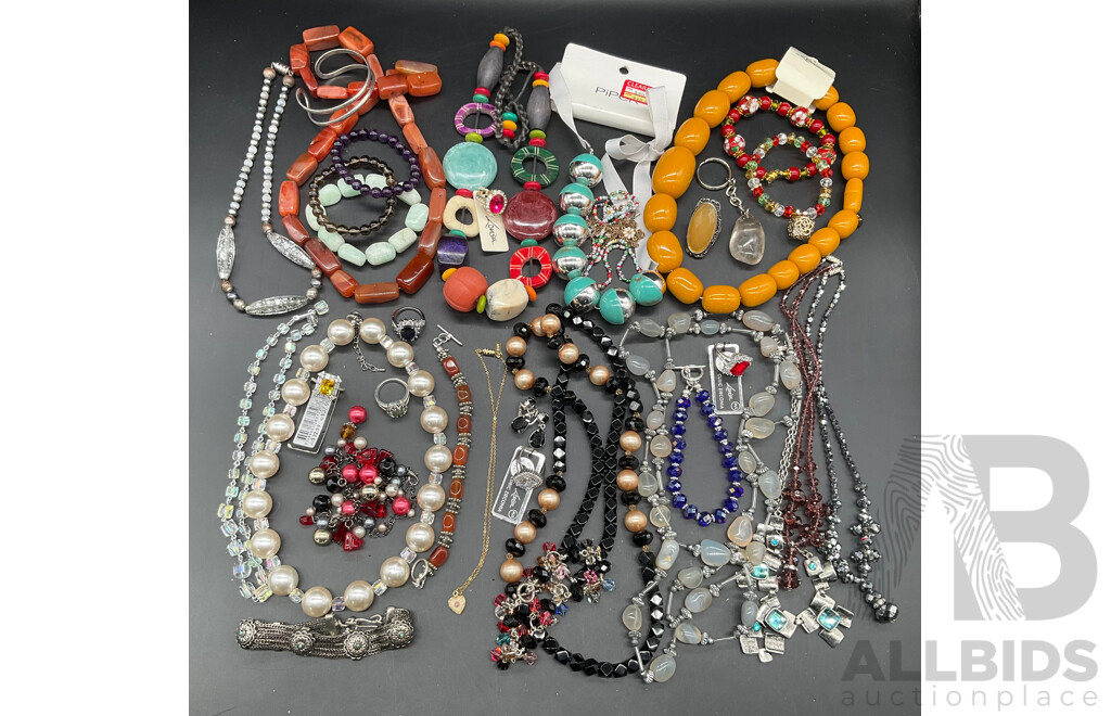 Costume Jewellery Collection Including Necklaces, Rings and Bracelets - Lot of 35