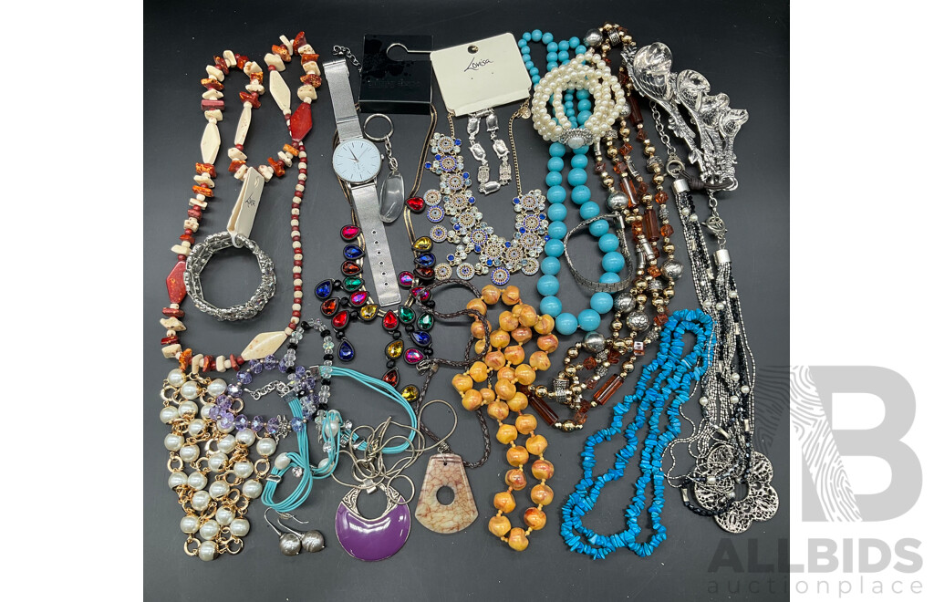 Costume Jewellery Collection Including Necklaces, Rings and Bracelets - Lot of 22