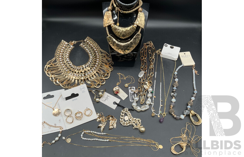 Costume Jewellery Collection Including Necklaces, Rings and Bracelets - Lot of 17