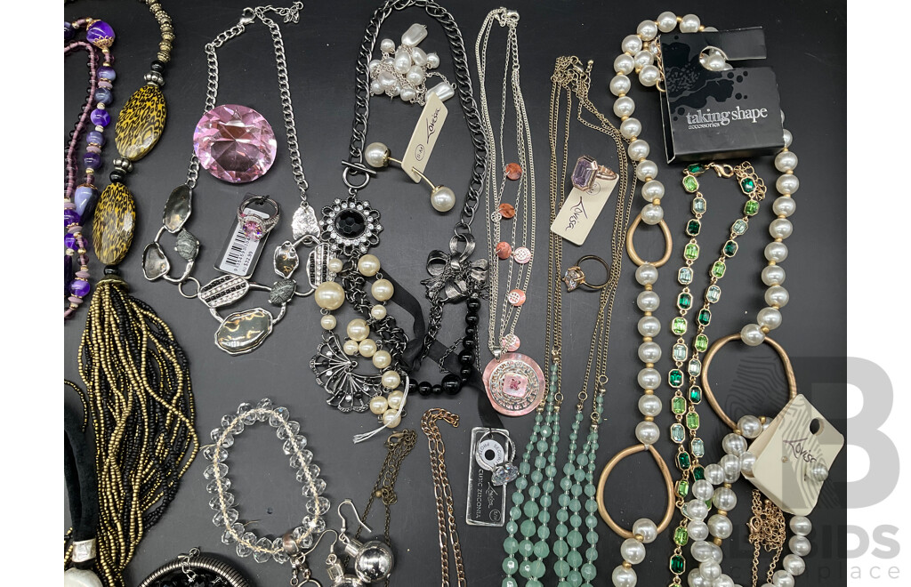 Costume Jewellery Collection Including Necklaces, Rings and Bracelets - Lot of 23