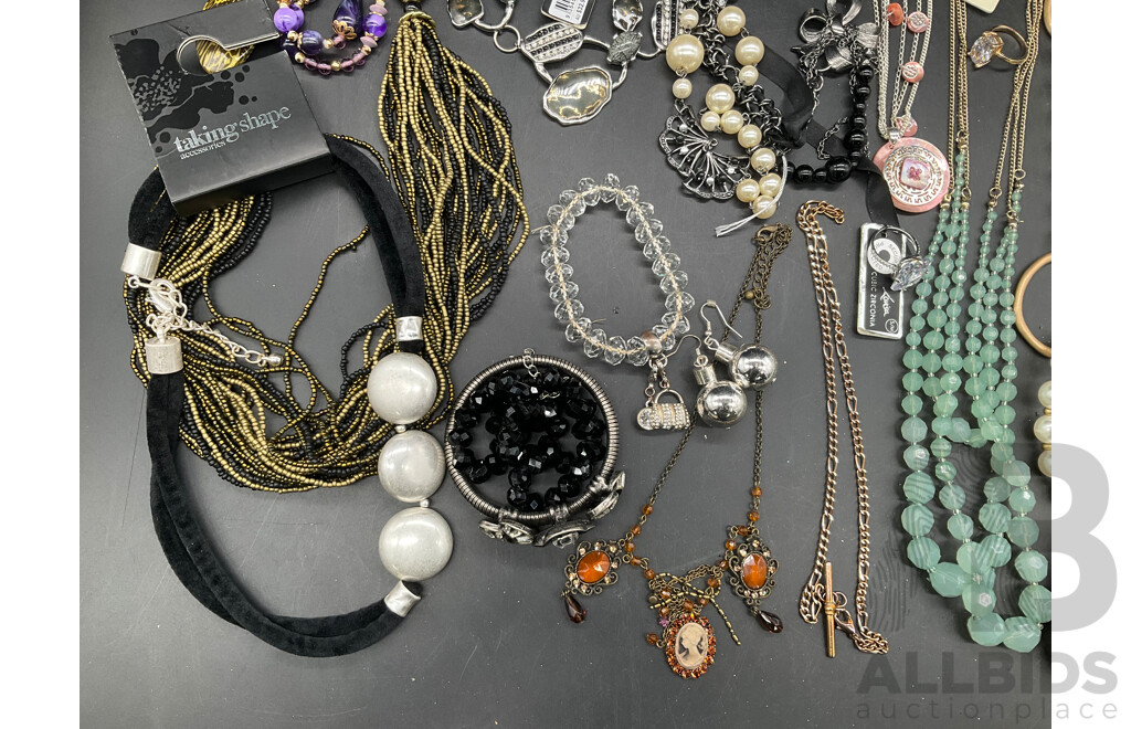 Costume Jewellery Collection Including Necklaces, Rings and Bracelets - Lot of 23