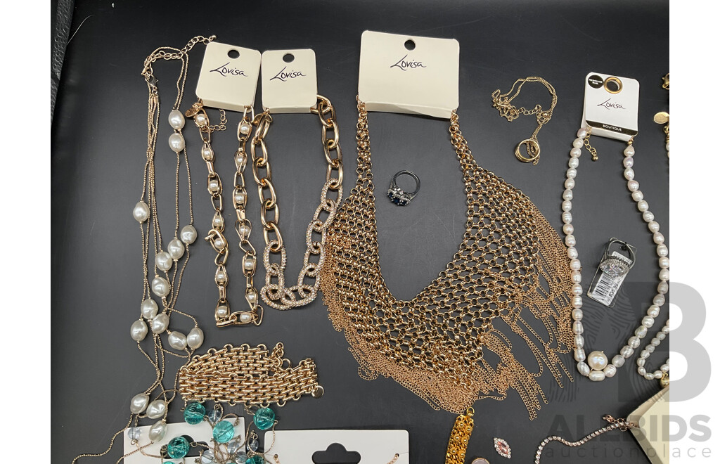 Costume Jewellery Collection Including Necklaces, Rings and Bracelets - Lot of 19