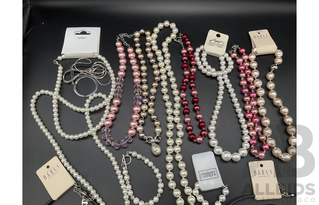 Costume Jewellery Collection Including Necklaces, Rings and Bracelets - Lot of 19