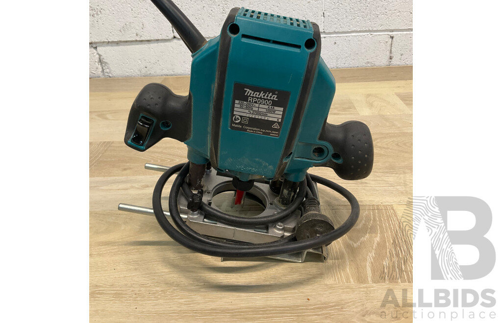 Makita 9.5mm Plunge Router RP0900 - ORP $289