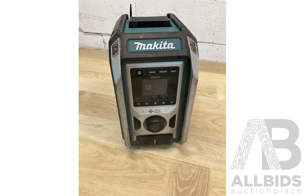 Makita 18V Digital Radio