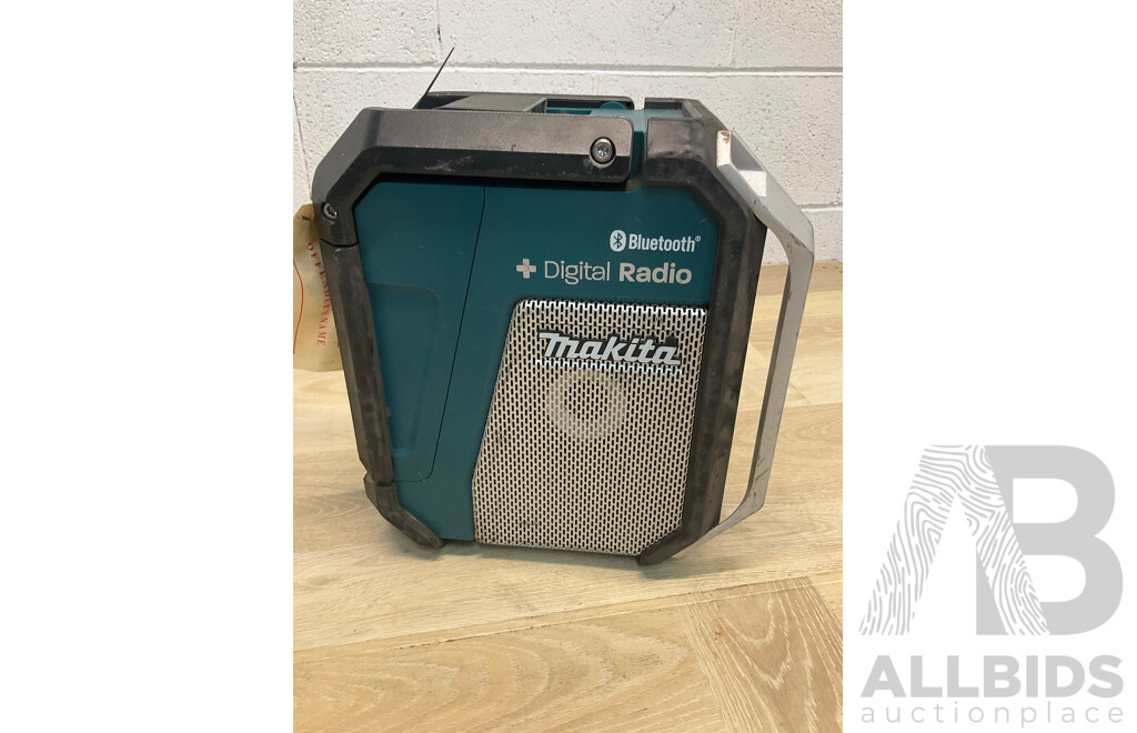 Makita 18V Digital Radio