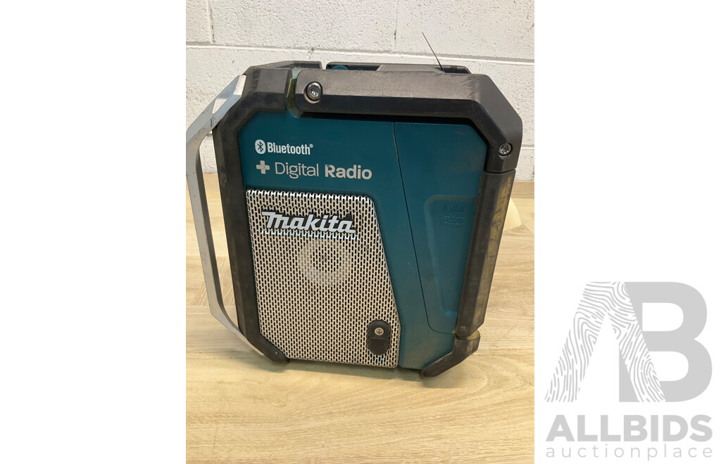 Makita 18V Digital Radio