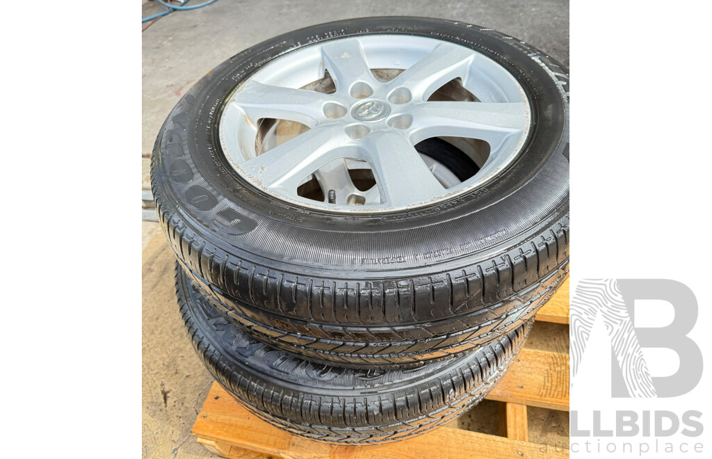 Assorted of Tyres Include GOODYEAR,MICHELIN 225/65R17 & DUNLOP,BRIDGESTONE 7.50 R16- Lot of 10