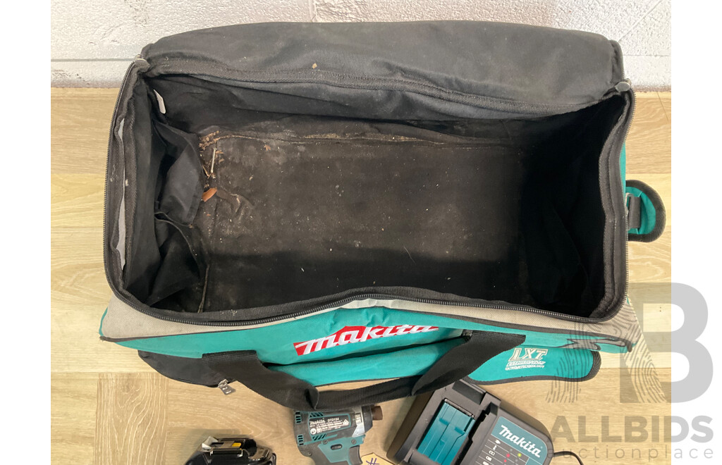 Makita 18V Compact Brushless 3-Stage Impact Driver (DTD154) - Skin Only, Charger, 3.0Ah Battery and Carry Bag - Lot of 4