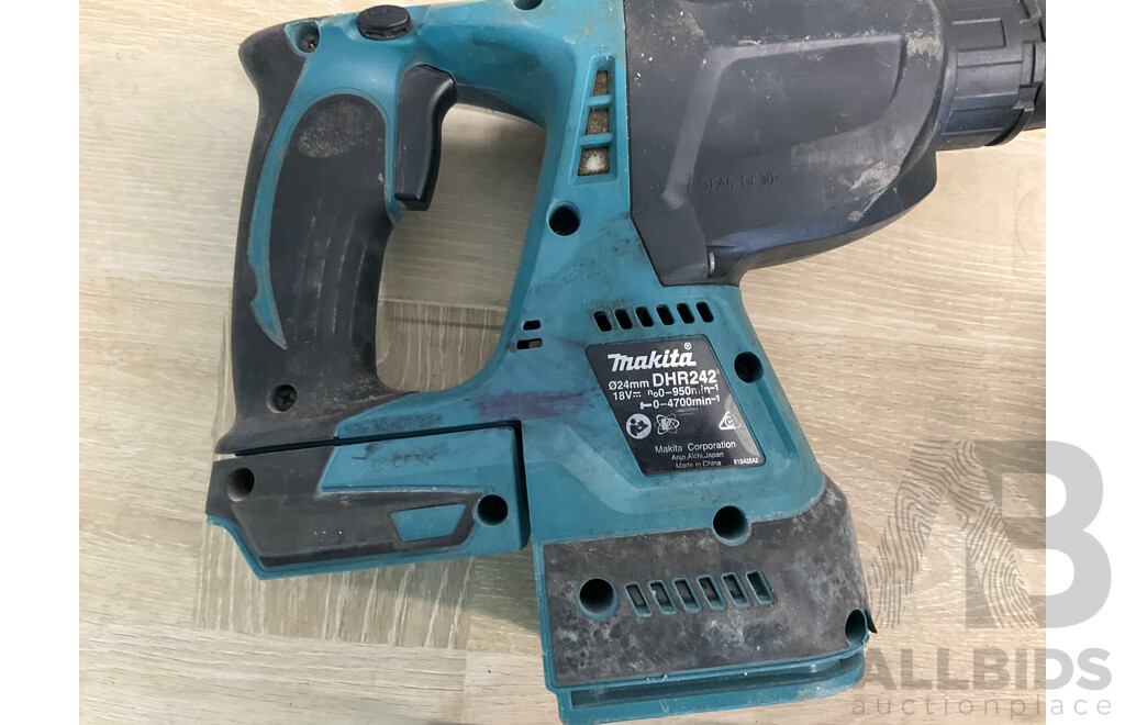 Makita 18V Rotary Hammer DHR242 - Skin Only, Dust Extraction (DX06)  - Skin Only,  Charger and  2x 5.0 Ah Battery - Lot of 5