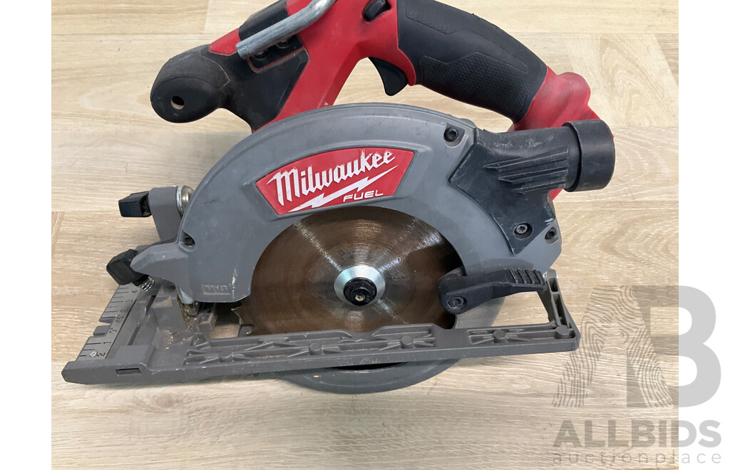 Milwaukee M18 Fuel 165mm Circular Saw ( M18CCS55) and 2x 5.0Ah Battery - Lot of 3