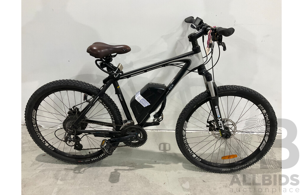 NCM Prague E-Bike (44cm Frame)