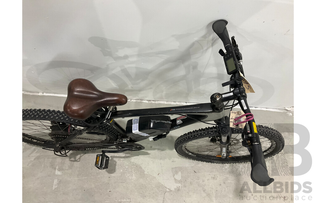 NCM Prague E-Bike (44cm Frame)