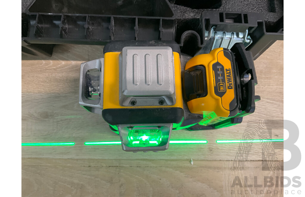 DeWalt Cordless Green Beam Line Laser Level