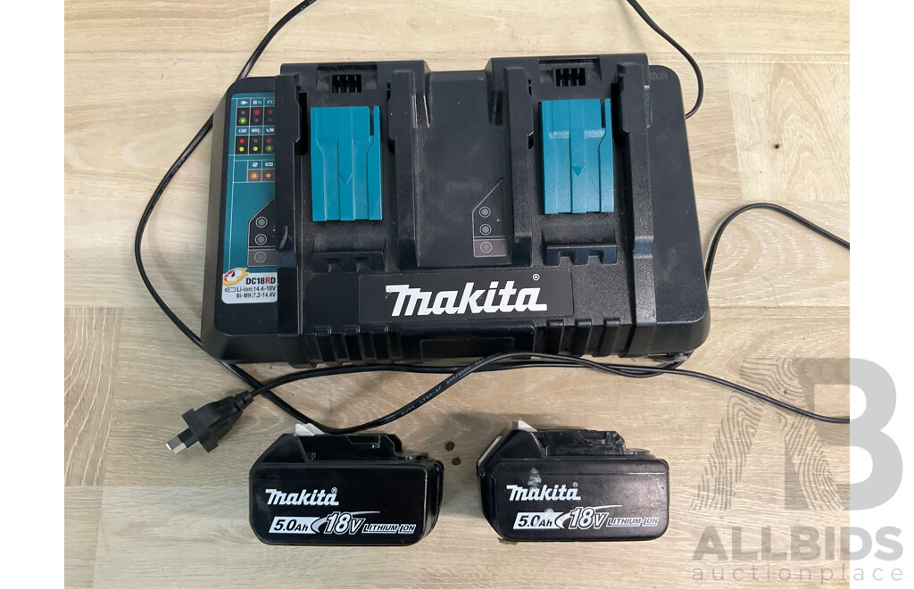 MAKITA Batery Charger and 2x 5.0Ah Battery - Lot of 3