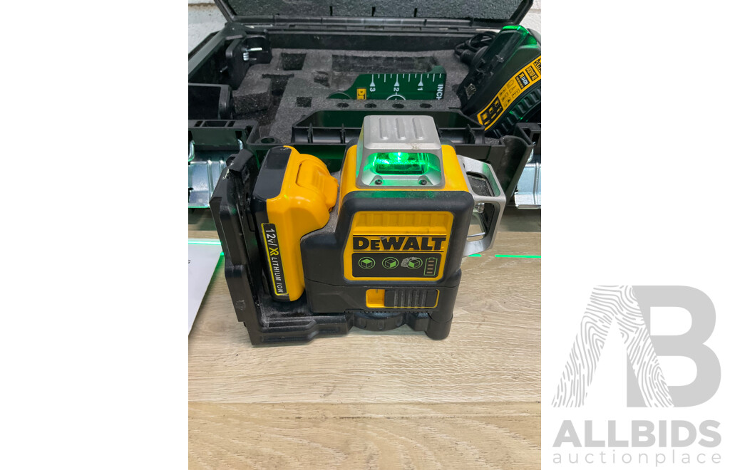 DeWalt Cordless Green Beam Line Laser Level