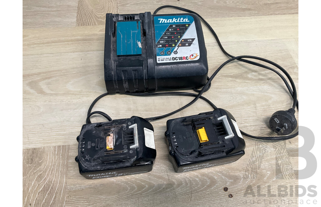 MAKITA Battery Charger and 2x 5.0Ah Lithium Battery - Lot of 3