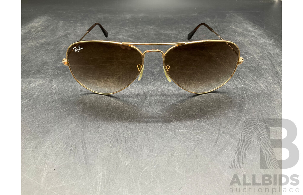 RAY-BAN RB3025 Aviator Gradient Sunglasses