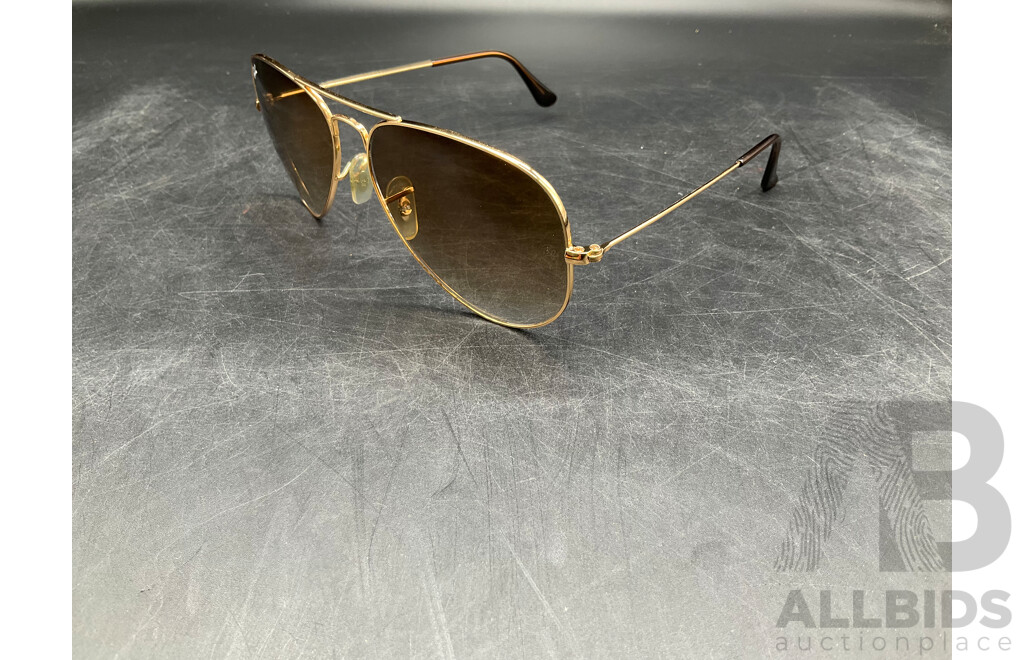 RAY-BAN RB3025 Aviator Gradient Sunglasses