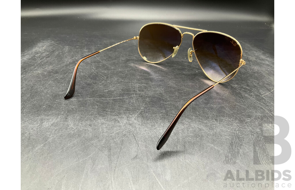 RAY-BAN RB3025 Aviator Gradient Sunglasses