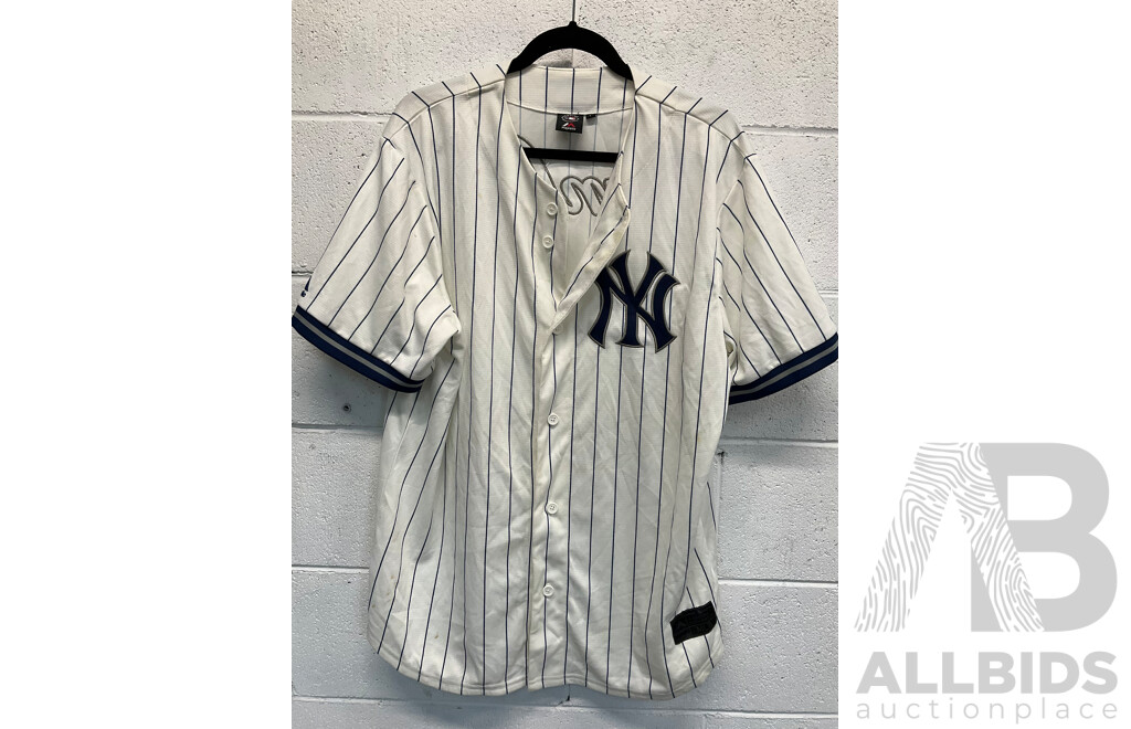 MAJESTIC New York Yankees Jersey Size L