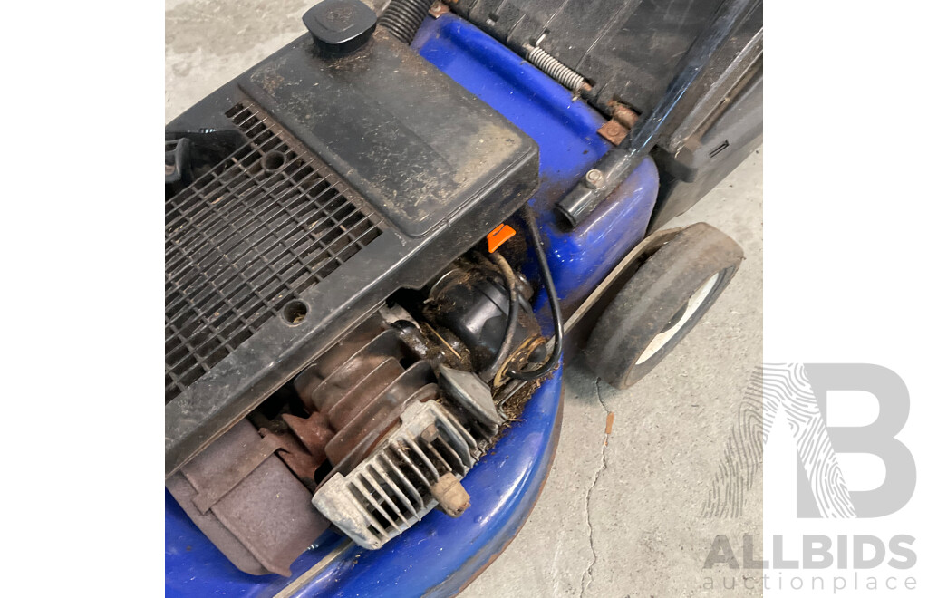 VICTA Vantage 2 Stroke Mower for Parts