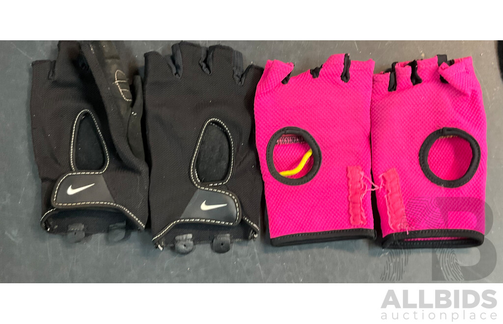 Assorted of Boxing Glove / Equipment