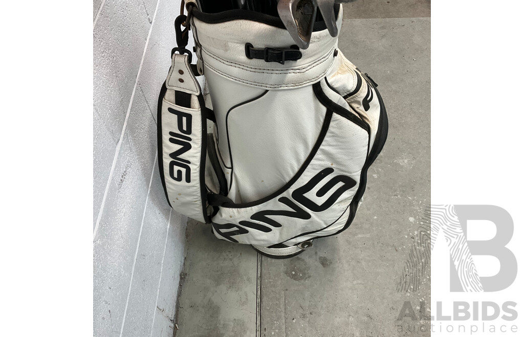 PING Golf Bag with Assorted of Golf Club